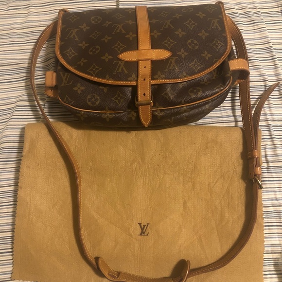 LV Saumur crossbody - Picture 7 of 12
